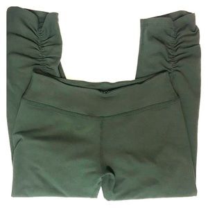 Beyond Yoga Medium Capris